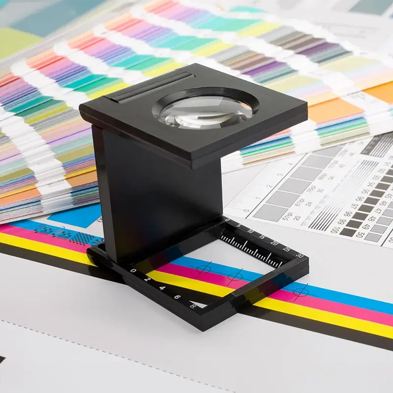 Print loupe on a colour test chart